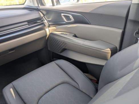 New 2026 Kia Carnival LXS image 27