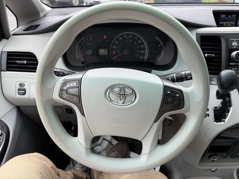 Used 2011 Toyota Sienna LE image 13