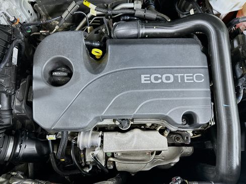 Used 2021 Chevrolet Equinox LT FWD image 32