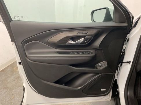 Used 2022 GMC Terrain SLT w/ Infotainment Package II image 22