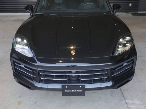 Certified 2024 Porsche Cayenne image 11