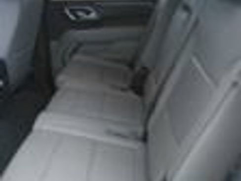 Used 2024 GMC Yukon XL SLT RWD image 12