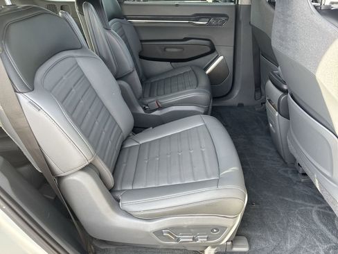 Used 2024 Kia EV9 Land image 28