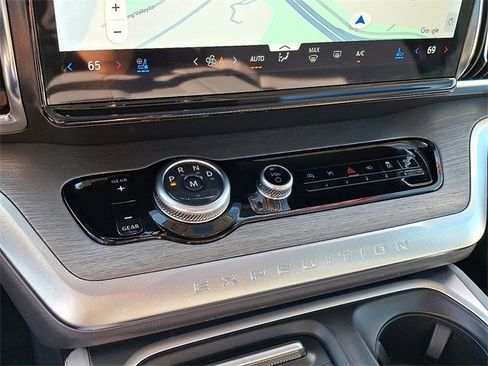 Used 2025 Ford Expedition Max Platinum image 16