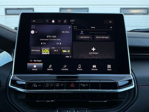 Used 2025 Jeep Compass Trailhawk image 28