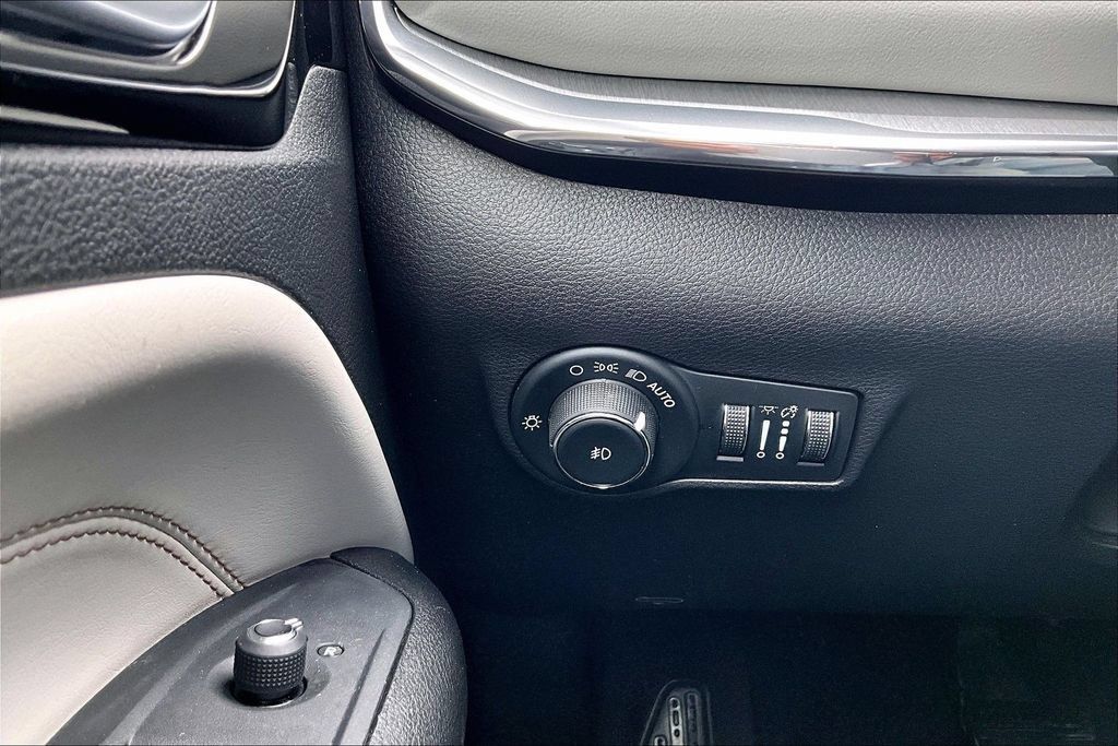 Used 2023 Jeep Compass Limited AWD/4WD image 17