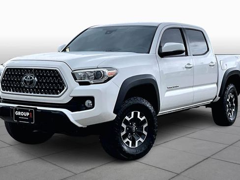 Used 2019 Toyota Tacoma TRD Off-Road w/ Technology Package image 2