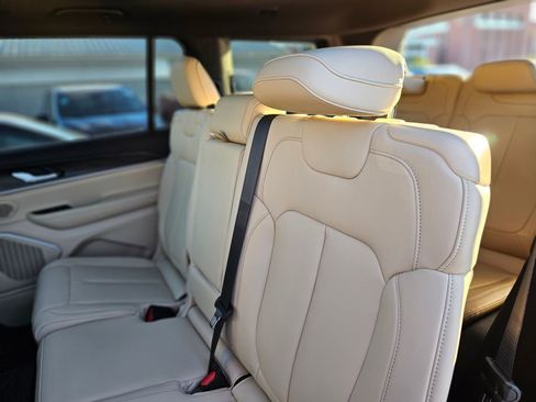 New 2026 Jeep Grand Cherokee L Limited w/ Limited Altitude Package AWD/4WD image 23