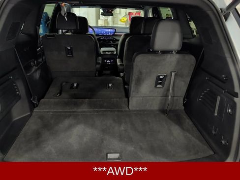 Certified 2025 Buick Enclave Preferred image 18