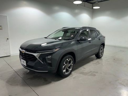 New 2026 Chevrolet Trax LT image 3