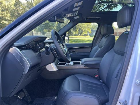 Used 2024 Land Rover Range Rover Long Wheelbase SE image 18