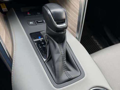 Used 2021 Toyota Venza Limited w/ Advanced Technology Package image 16