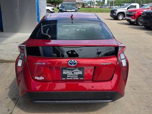 Used 2018 Toyota Prius Two w/ Prius Two Safety Plus Package FWD image 4