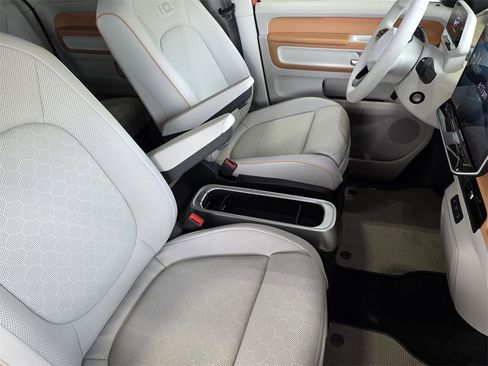 New 2025 Volkswagen ID. Buzz 1st Edition image 11