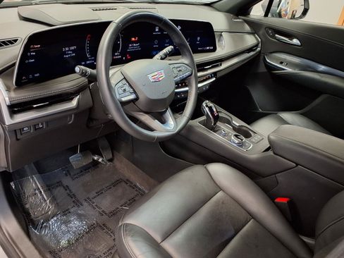 Used 2024 Cadillac XT4 Premium Luxury w/ Technology Package FWD image 19