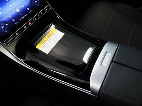 Used 2025 Mercedes-Benz C 300 4MATIC Sedan image 26