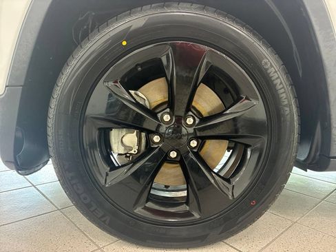 Used 2016 Jeep Cherokee High Altitude FWD image 13