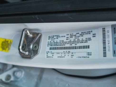 Used 2019 Ford Escape SE image 40