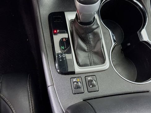 Used 2017 Toyota Highlander XLE image 13