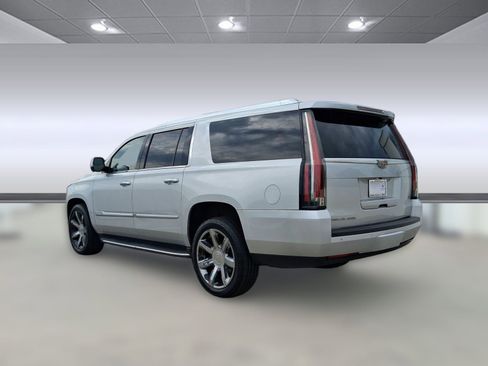 Used 2016 Cadillac Escalade ESV Luxury image 3