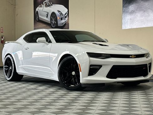 Used 2017 Chevrolet Camaro SS image 2