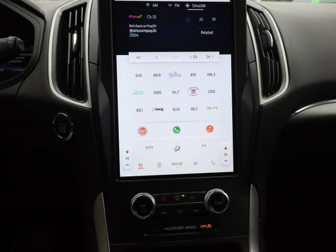 Used 2024 Ford Edge SEL w/ Sport Appearance Package image 18