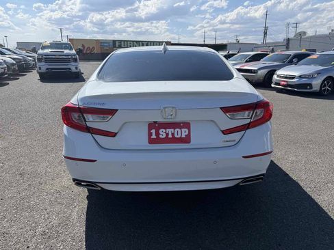Used 2018 Honda Accord Touring image 4