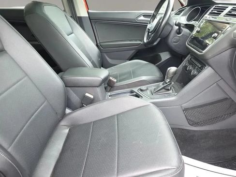 Used 2018 Volkswagen Tiguan SE AWD/4WD image 12