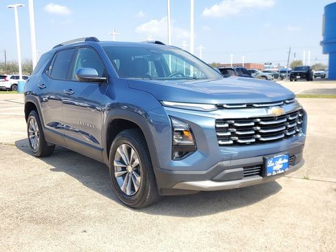 Used 2025 Chevrolet Equinox LT w/ Convenience Package II image 2