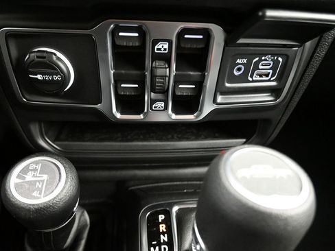 New 2025 Jeep Gladiator Sport image 22