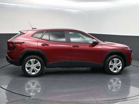 Used 2024 Chevrolet Trax LS w/ Driver Confidence Package FWD image 8