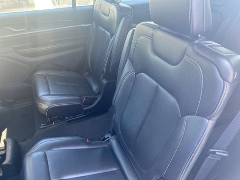 Used 2023 Jeep Grand Cherokee L Limited AWD/4WD image 20