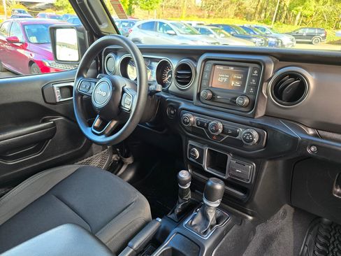 Used 2021 Jeep Wrangler Unlimited Sport image 12