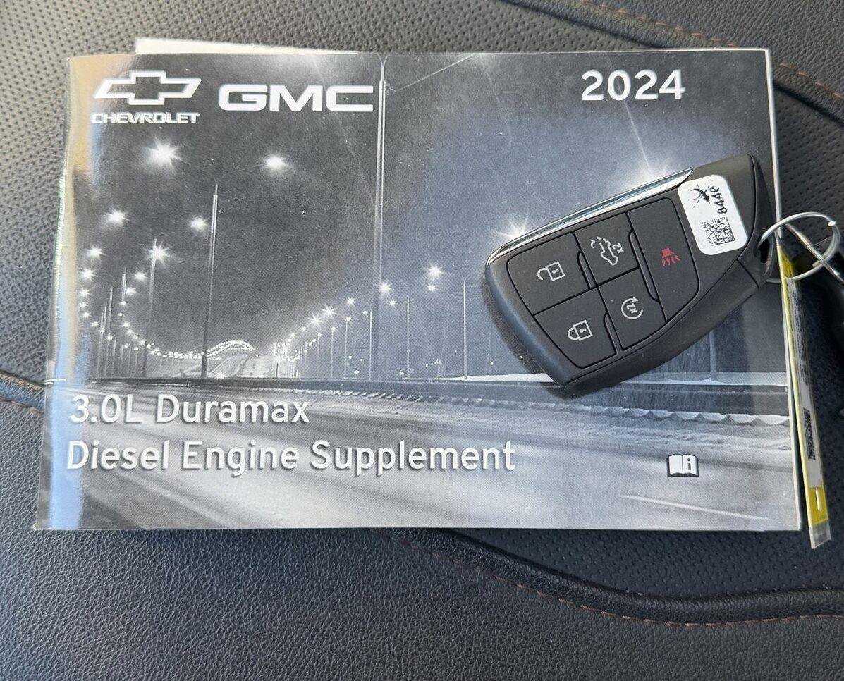 Used 2024 GMC Sierra 1500 AT4 w/ Technology Package AWD/4WD image 28