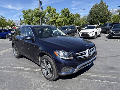 Used 2019 Mercedes-Benz GLC 300 4MATIC image 4