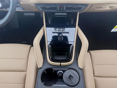 New 2026 Porsche Cayenne image 19