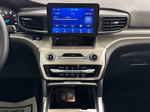 Used 2023 Ford Explorer XLT w/ XLT Sport Appearance Package AWD/4WD image 27