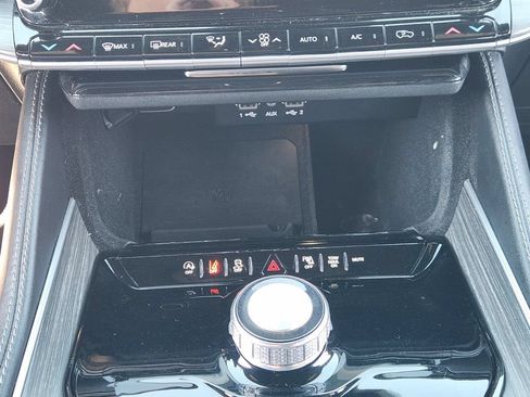 Used 2024 Jeep Wagoneer Series II w/ Flexible Seating Group RWD image 18