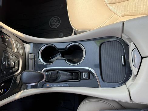 Used 2018 Buick Envision Essence w/ LPO, Active Package AWD/4WD image 17