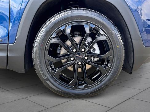 Used 2022 GMC Terrain SLE w/ Driver Convenience Package image 9