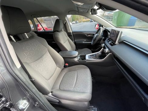 Used 2024 Toyota RAV4 XLE image 33