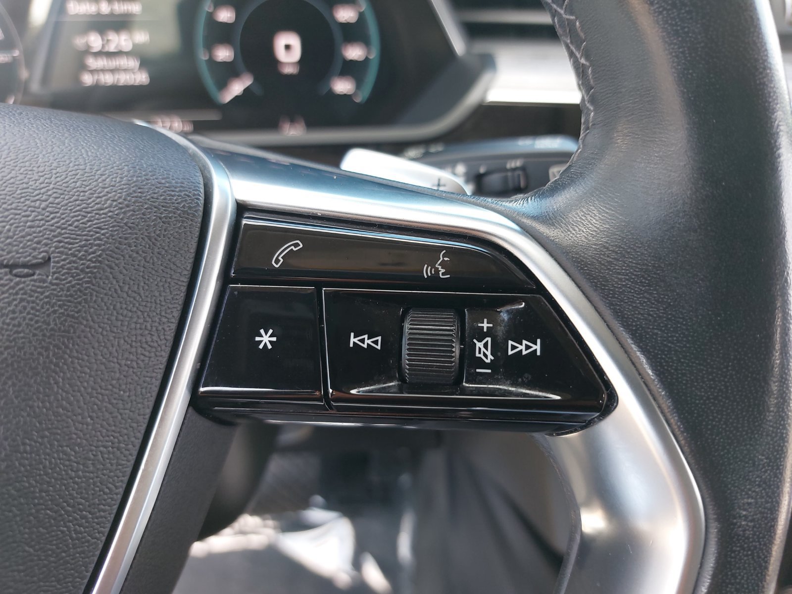 Used 2024 Audi Q8 e-tron Premium Plus AWD/4WD image 18