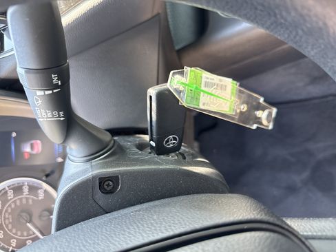 Used 2022 Toyota Corolla LE FWD image 35