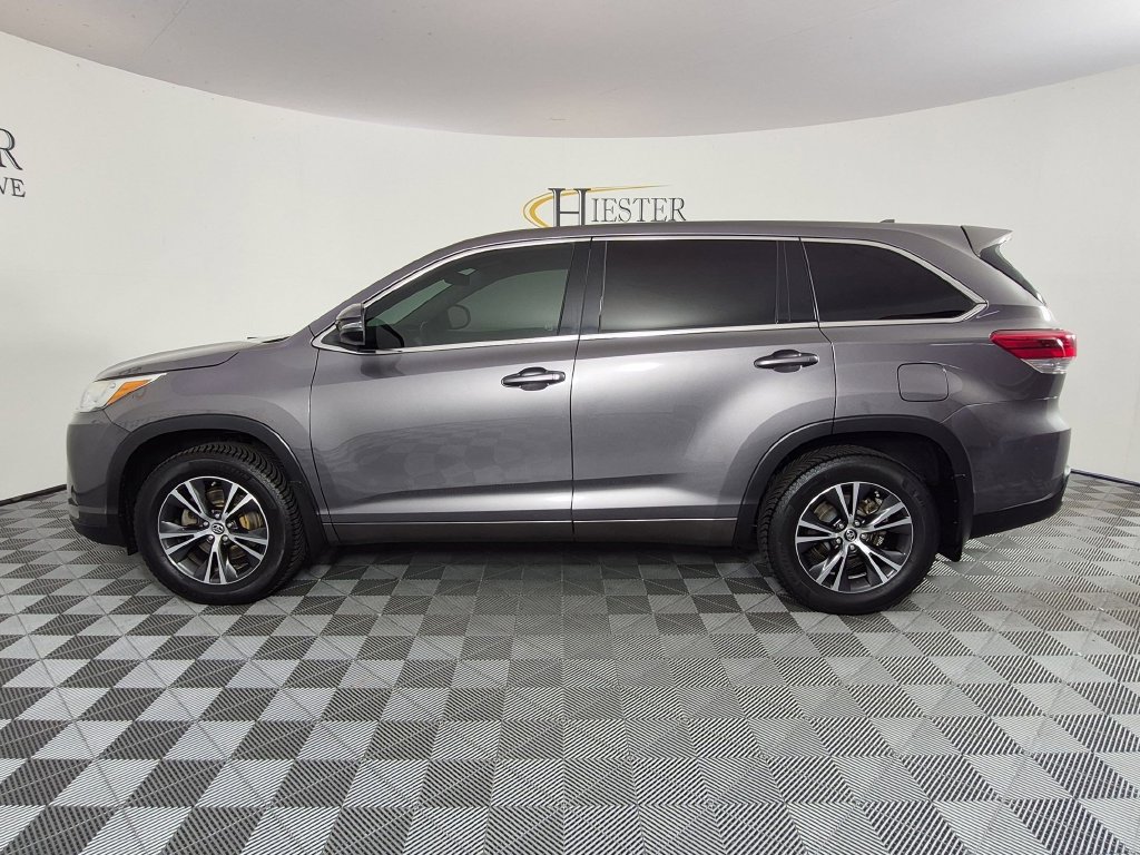Used 2018 Toyota Highlander Plus AWD/4WD image 8