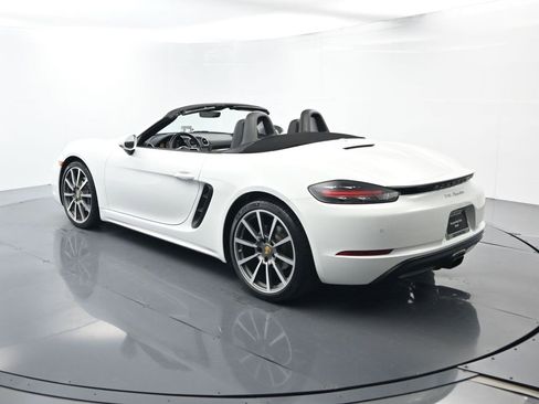 Used 2018 Porsche 718 Boxster image 3