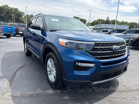 Used 2023 Ford Explorer XLT w/ Equipment Group 202A AWD/4WD image 4
