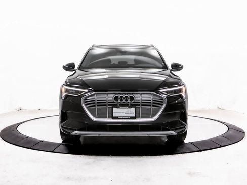Used 2022 Audi e-tron Premium image 10