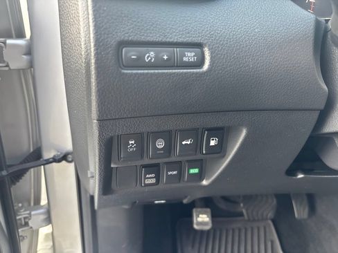 Used 2020 Nissan Rogue SV AWD/4WD image 12