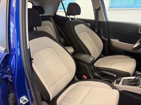Used 2025 Hyundai Venue SEL FWD image 43