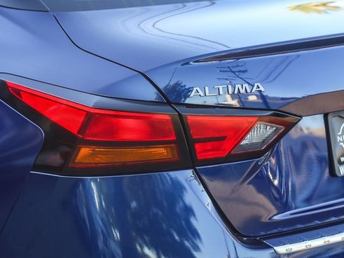 Certified 2023 Nissan Altima 2.5 SR w/ SR Premium Package image 9